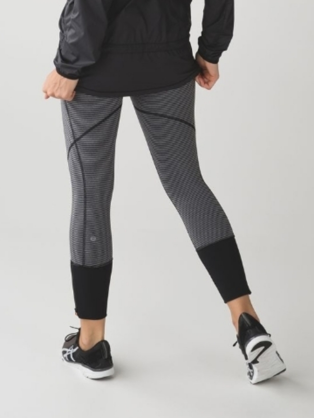 Lululemon Rebel Runner Crop. Mini Pop Stripe Heathered Slate Black / Grey. 23",6